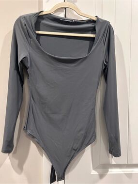 Abercrombie & Fitch Gray Long-Sleeve Scoop-Neck Bodysuit